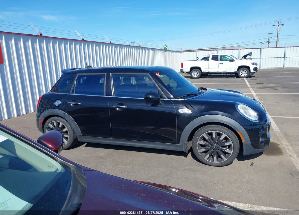 2015 MINI COOPER VIN: WMWXU3C58F2B57218