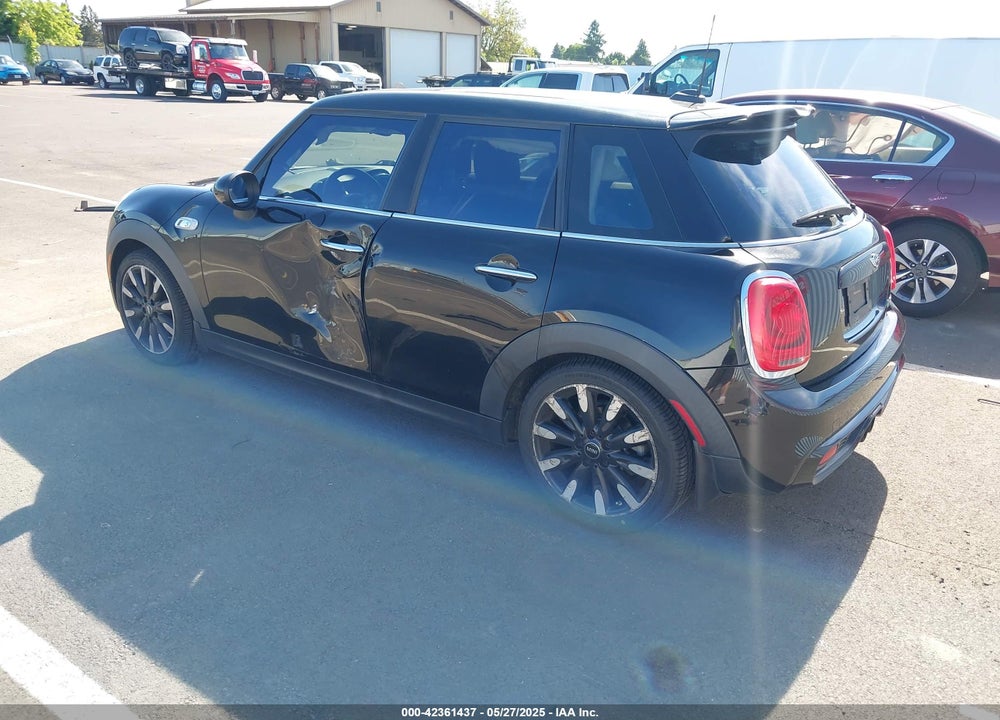 2015 MINI COOPER VIN: WMWXU3C58F2B57218