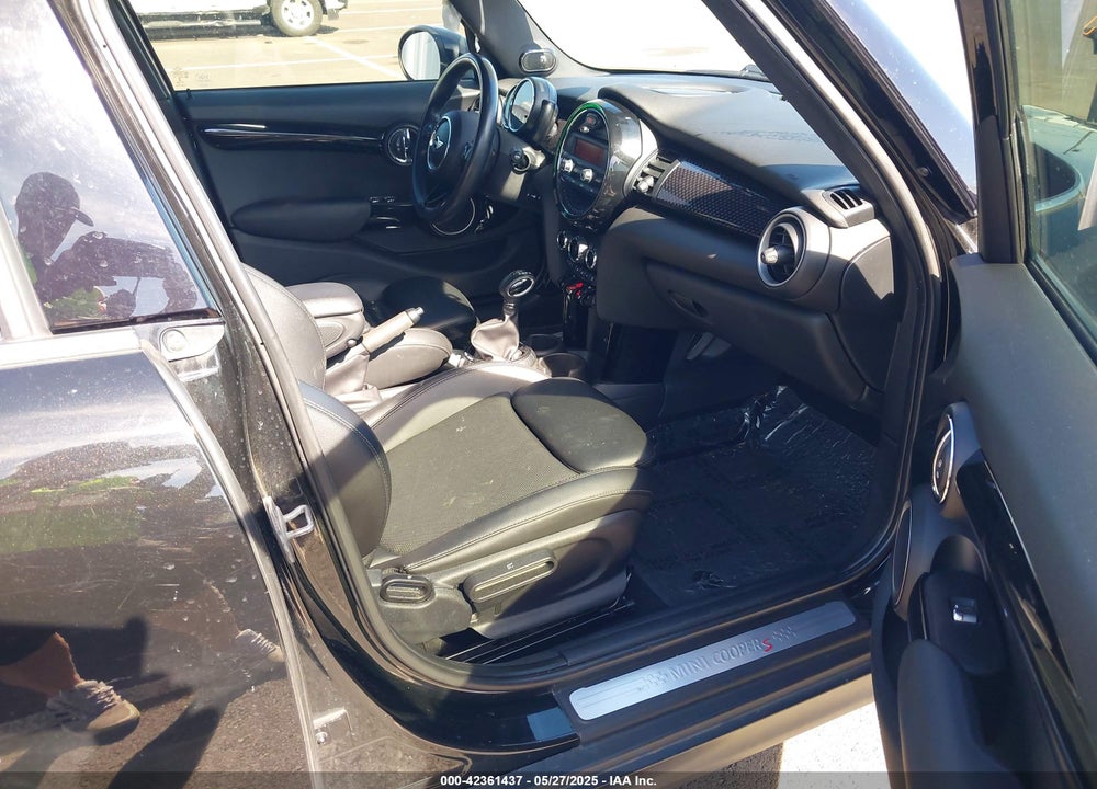 2015 MINI COOPER VIN: WMWXU3C58F2B57218