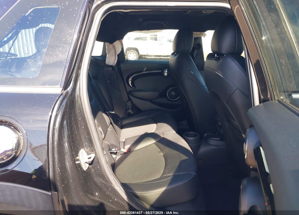 2015 MINI COOPER VIN: WMWXU3C58F2B57218