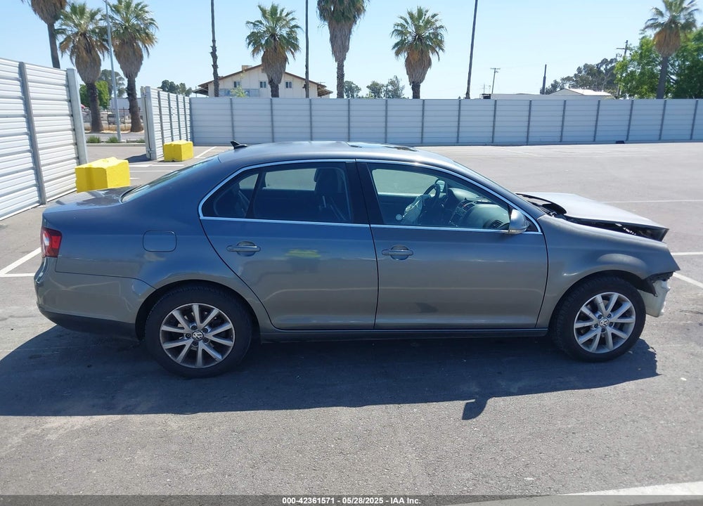 2010 VOLKSWAGEN JETTA VIN: 3VWRZ7AJ8AM107256