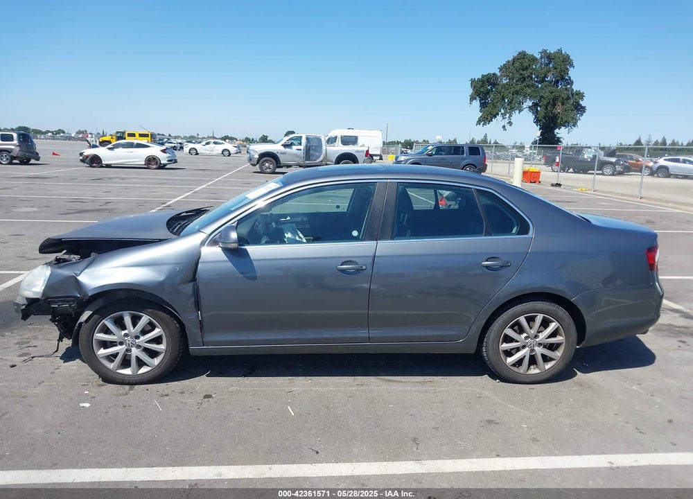 2010 VOLKSWAGEN JETTA VIN: 3VWRZ7AJ8AM107256