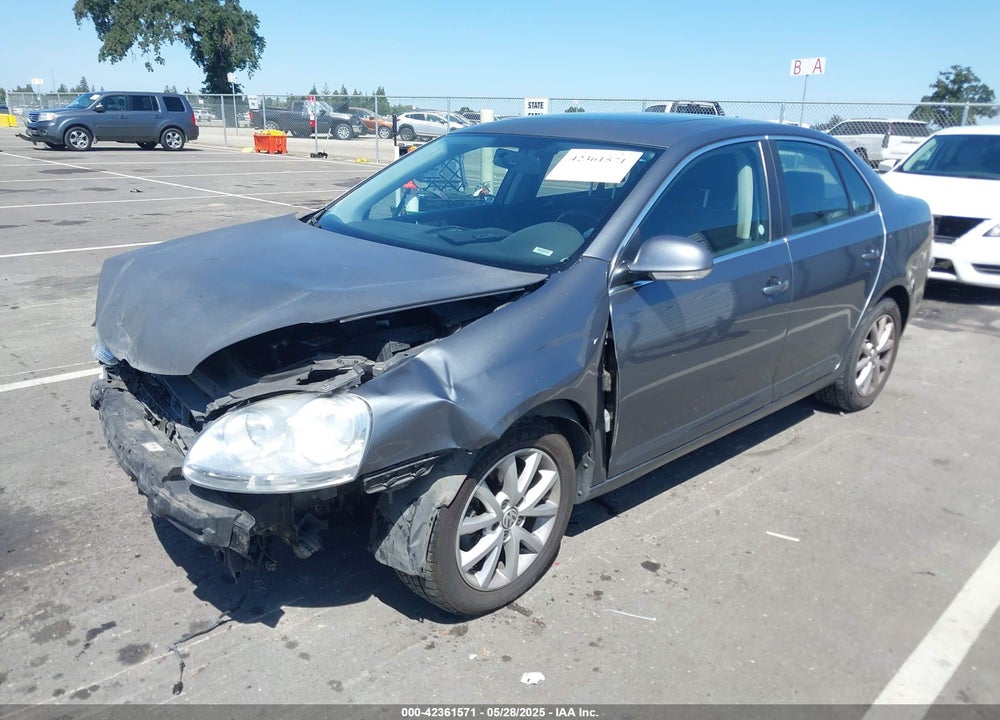 2010 VOLKSWAGEN JETTA VIN: 3VWRZ7AJ8AM107256