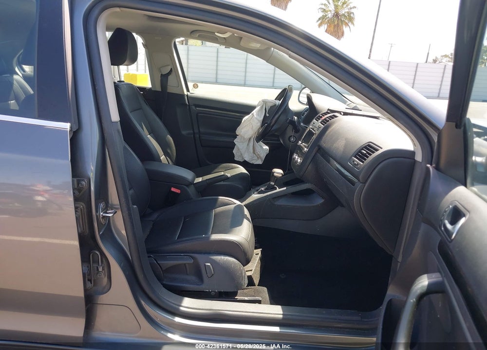 2010 VOLKSWAGEN JETTA VIN: 3VWRZ7AJ8AM107256