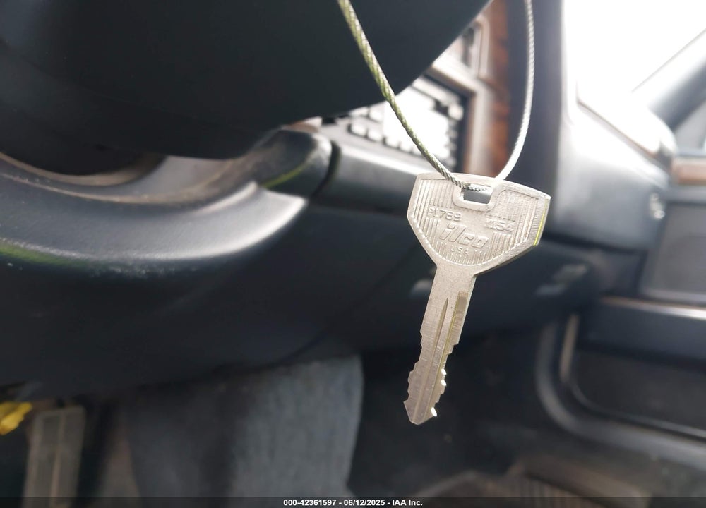 1990 CHRYSLER SALON VIN: 1C3XC46RXLD748940