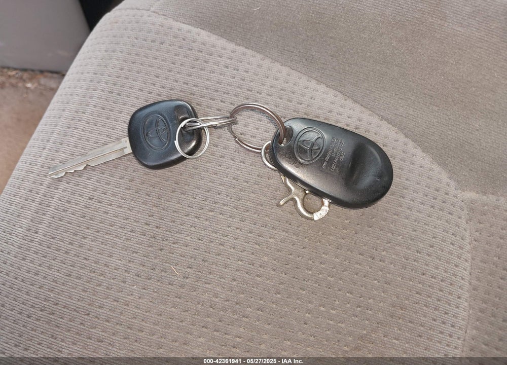 2004 TOYOTA SIENNA LE VIN: 5TDZA23C34S112624