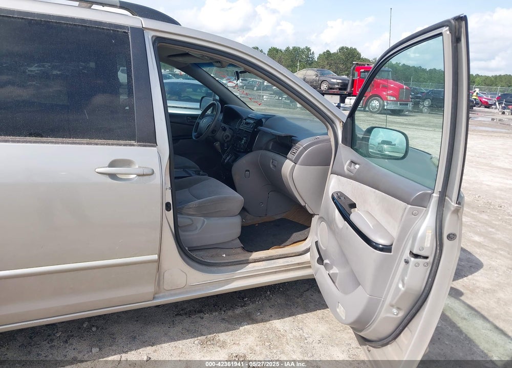 2004 TOYOTA SIENNA LE VIN: 5TDZA23C34S112624