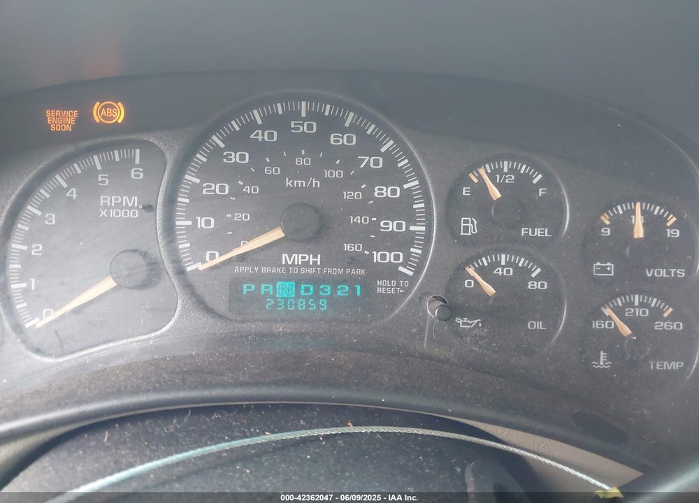 2002 CHEVROLET TAHOE LS VIN: 1GNEC13V92J308220