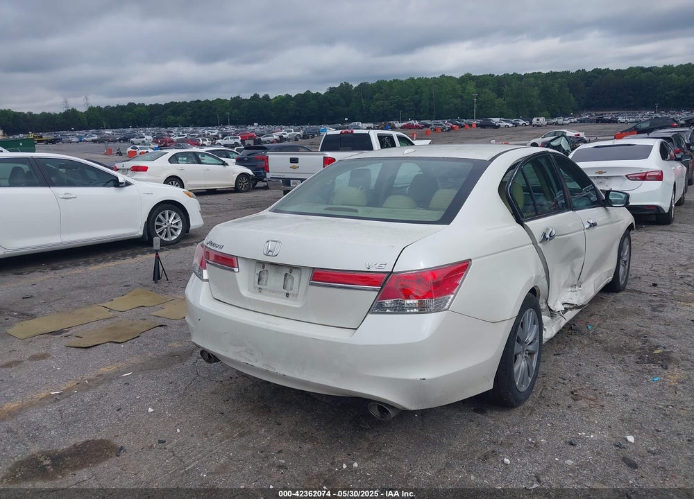 2011 HONDA ACCORD VIN: 1HGCP3F83BA007157