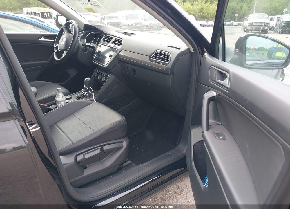 2019 VOLKSWAGEN TIGUAN VIN: 3VV2B7AX3KM186299