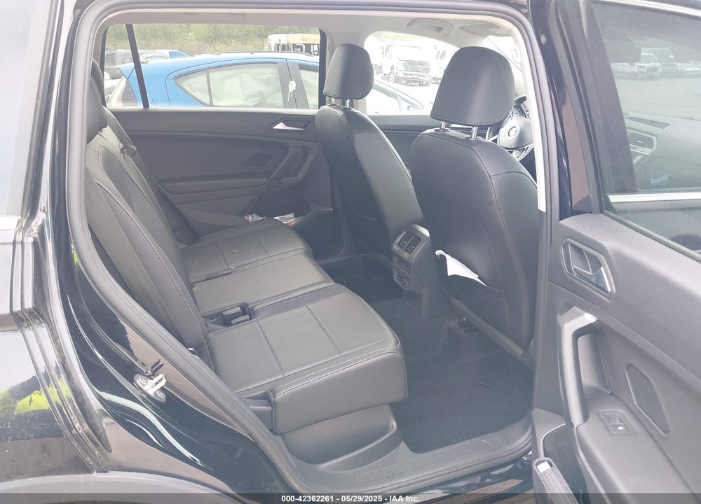2019 VOLKSWAGEN TIGUAN VIN: 3VV2B7AX3KM186299