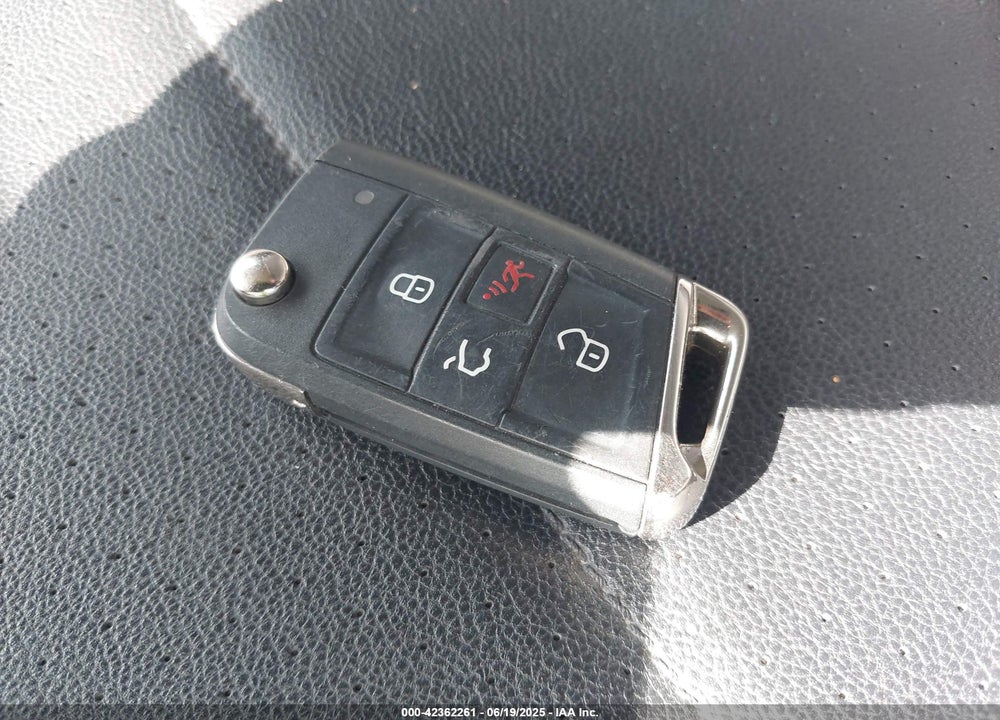 2019 VOLKSWAGEN TIGUAN VIN: 3VV2B7AX3KM186299