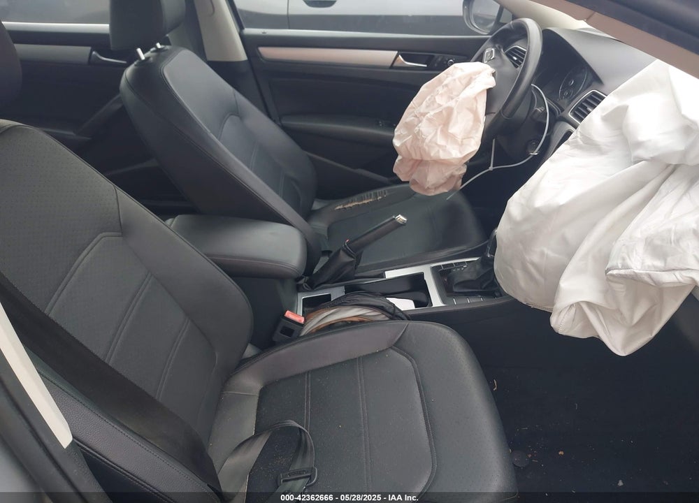 2012 VOLKSWAGEN PASSAT VIN: 1VWBP7A37CC002284
