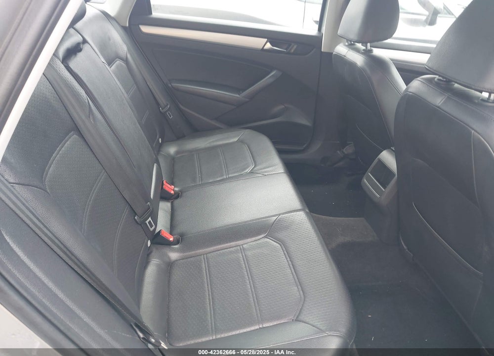 2012 VOLKSWAGEN PASSAT VIN: 1VWBP7A37CC002284