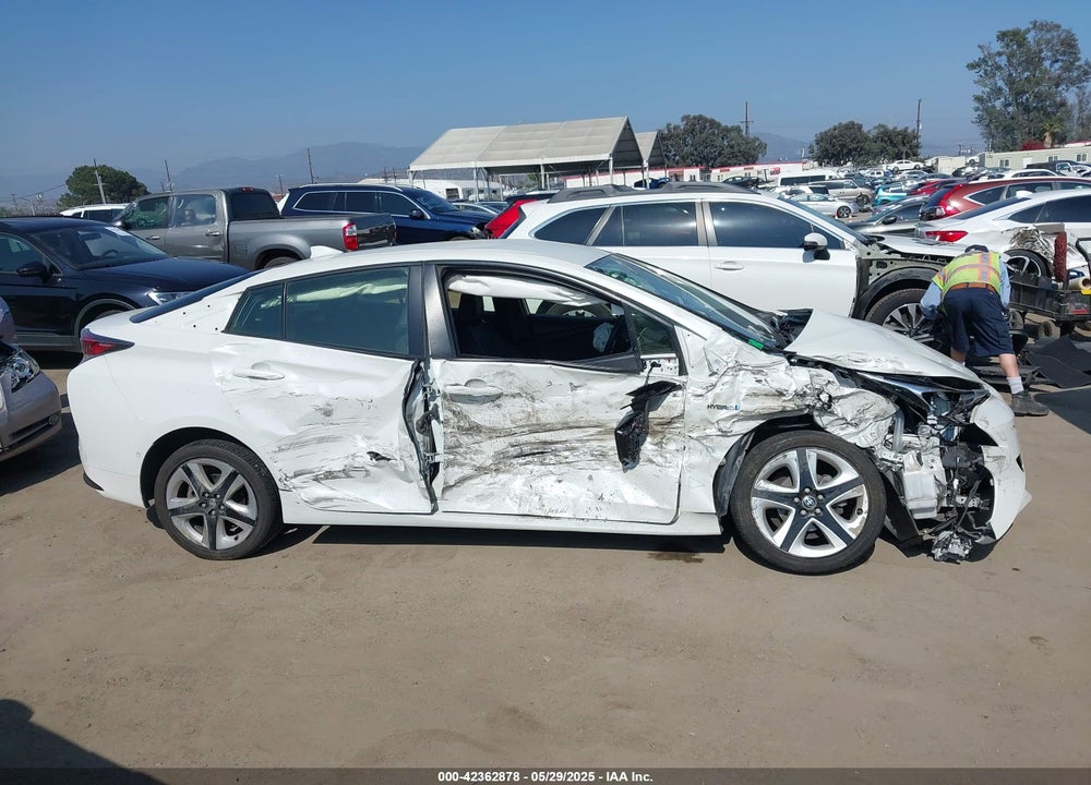2018 TOYOTA PRIUS VIN: JTDKARFU1J3054962