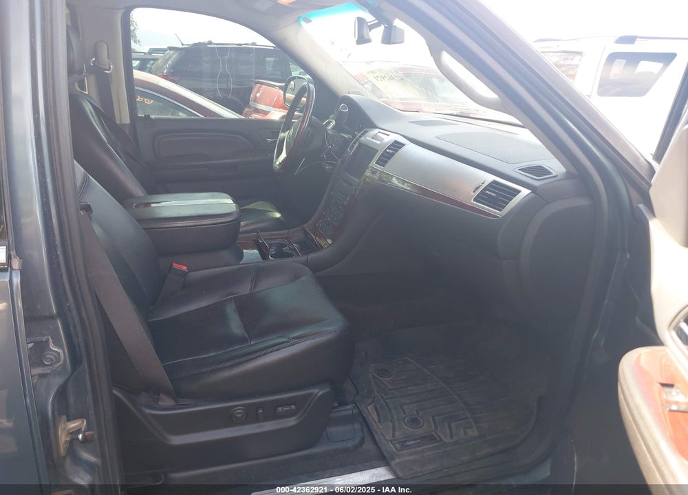 2008 CADILLAC ESCALADE VIN: 1GYFK63878R233500