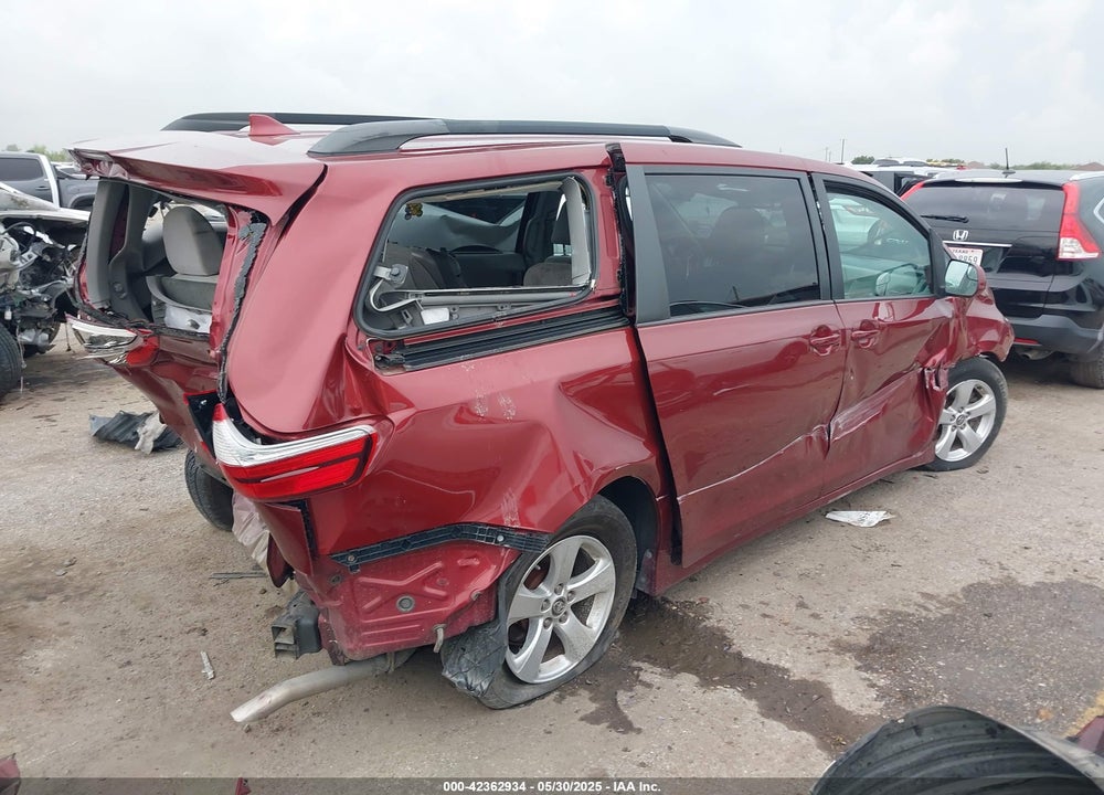 2018 TOYOTA SIENNA VIN: 5TDKZ3DC8JS909056