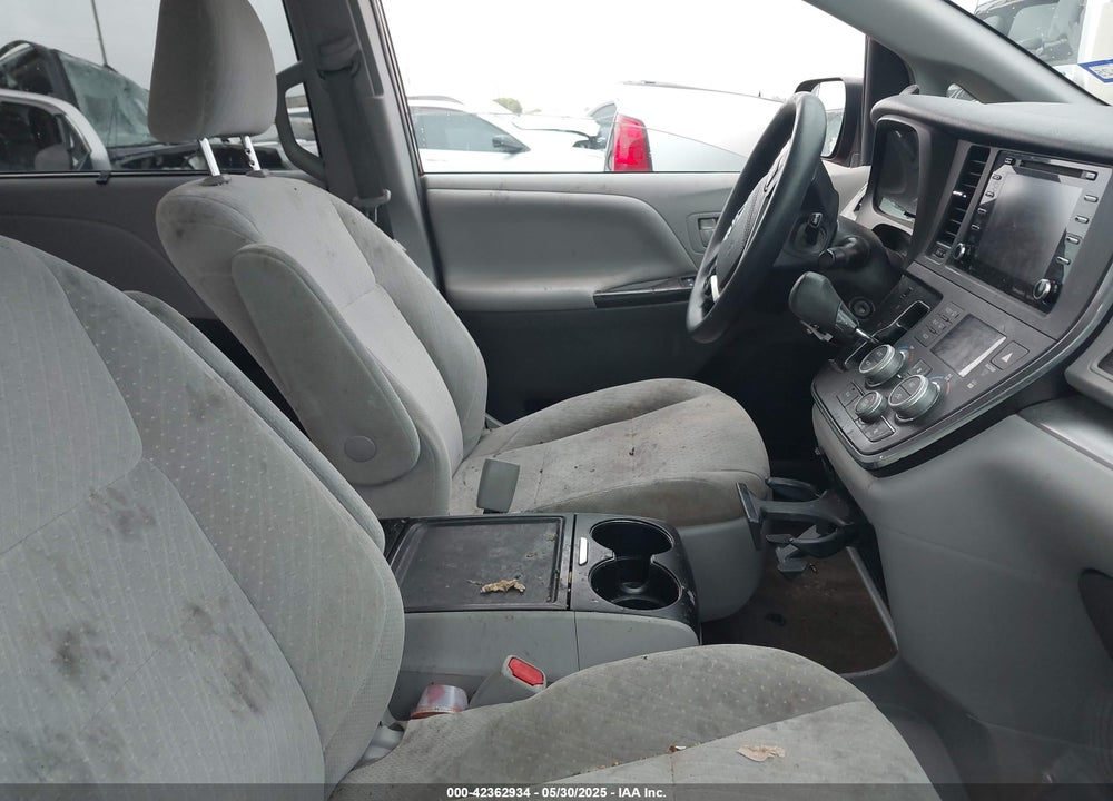 2018 TOYOTA SIENNA VIN: 5TDKZ3DC8JS909056