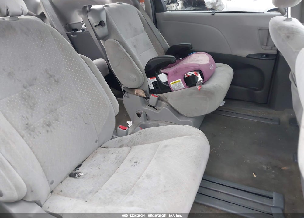 2018 TOYOTA SIENNA VIN: 5TDKZ3DC8JS909056