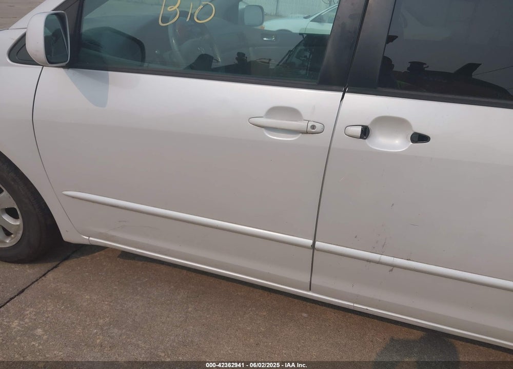 2005 TOYOTA SIENNA XLE VIN: 5TDZA22C05S321550