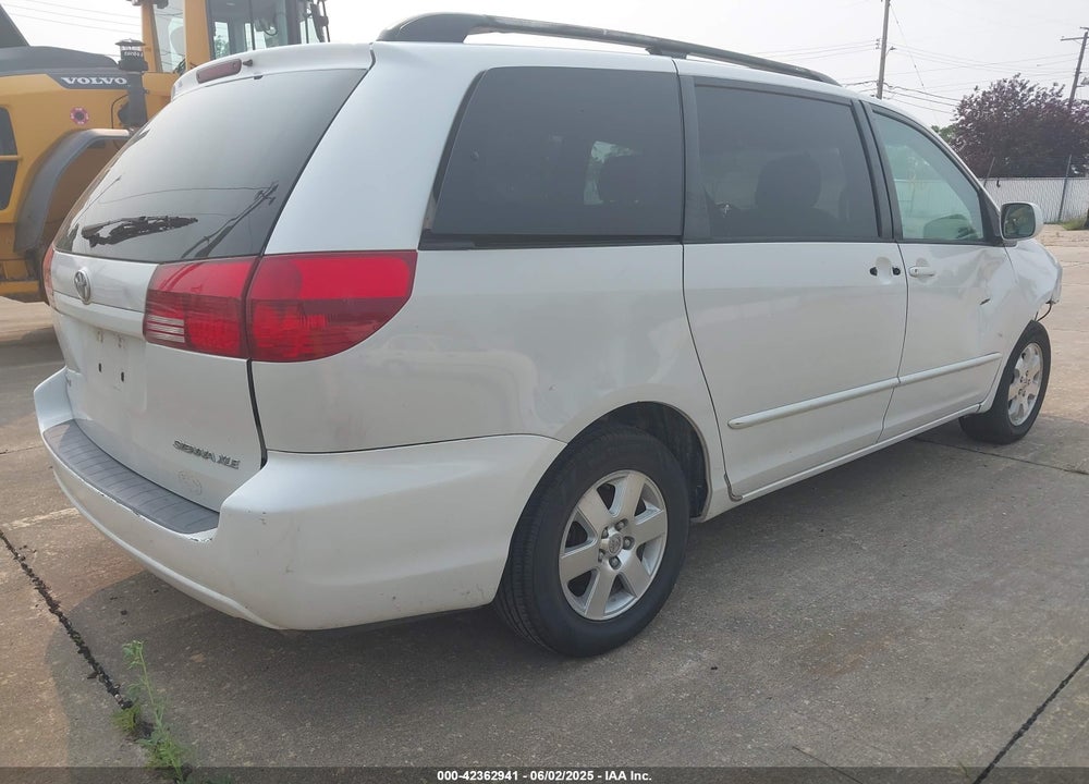 2005 TOYOTA SIENNA XLE VIN: 5TDZA22C05S321550
