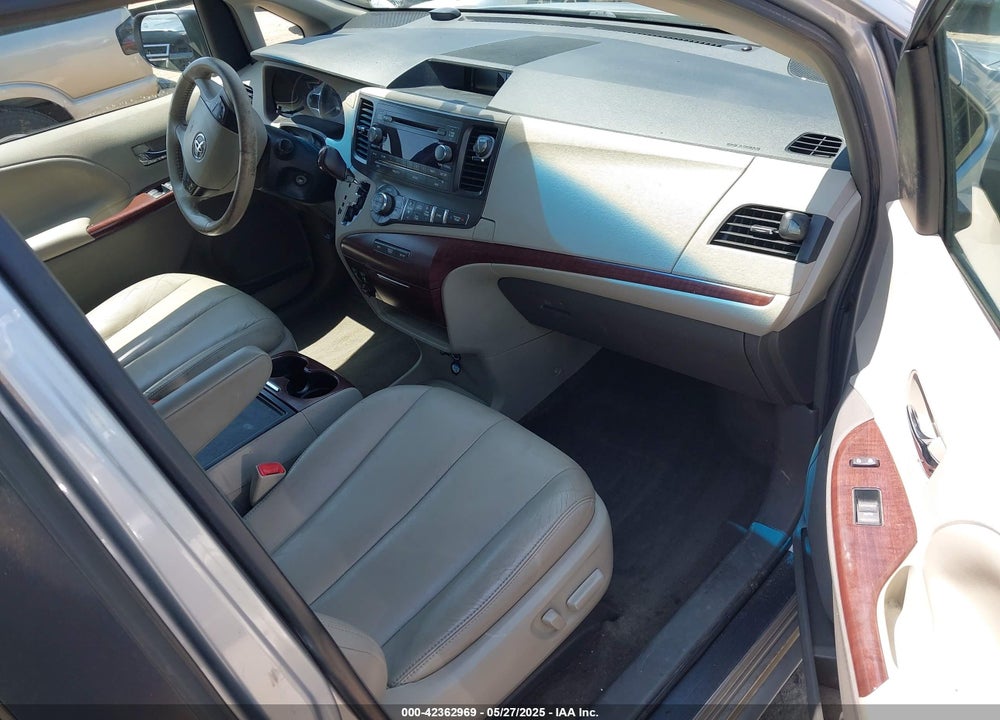 2014 TOYOTA SIENNA VIN: 5TDYK3DC4ES417970