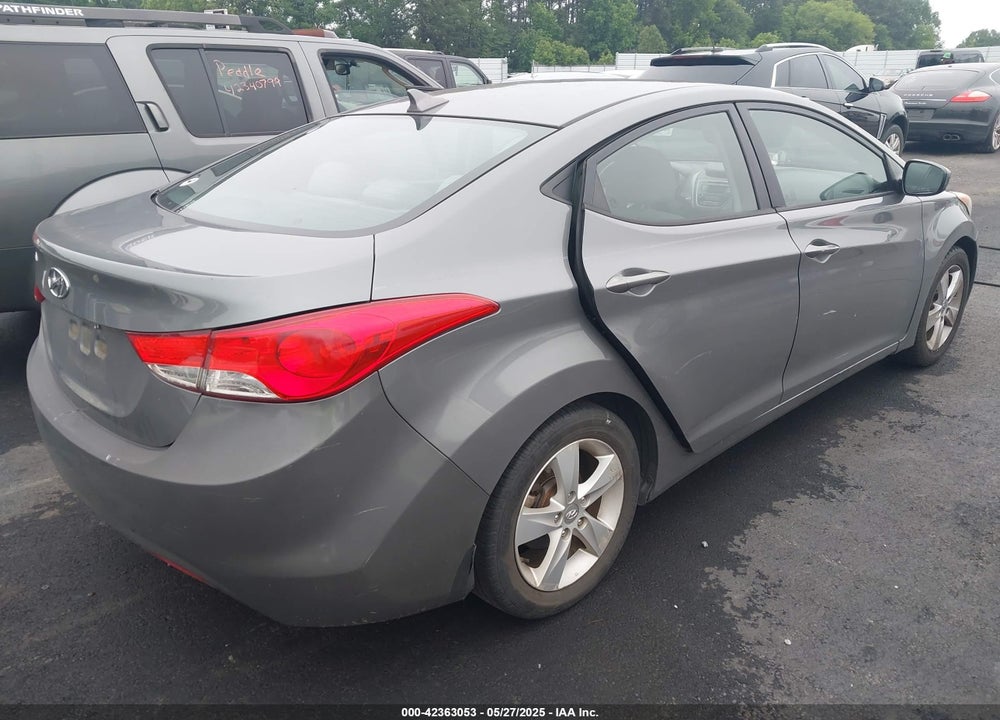2013 HYUNDAI ELANTRA VIN: 5NPDH4AE8DH342848