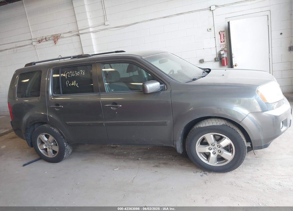 2010 HONDA PILOT EX VIN: 5FNYF4H41AB017232