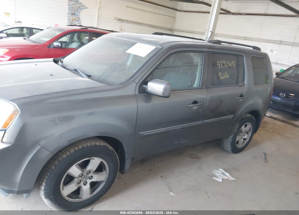 2010 HONDA PILOT EX VIN: 5FNYF4H41AB017232