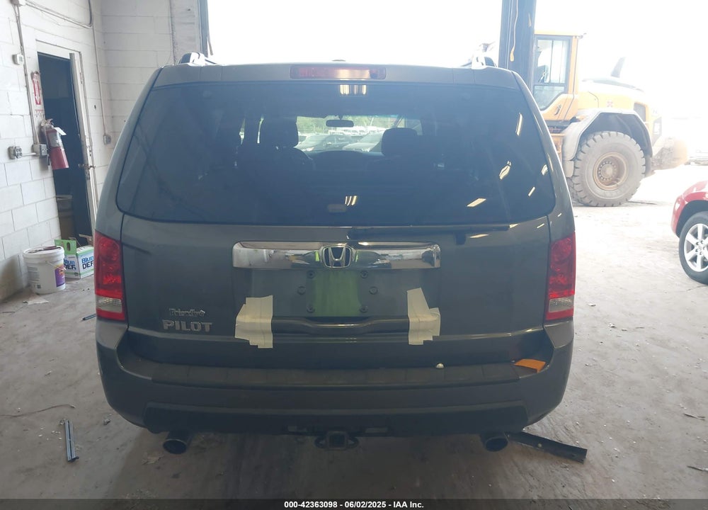 2010 HONDA PILOT EX VIN: 5FNYF4H41AB017232