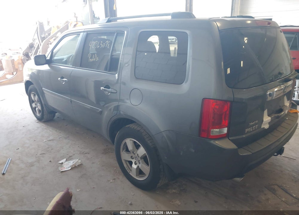 2010 HONDA PILOT EX VIN: 5FNYF4H41AB017232