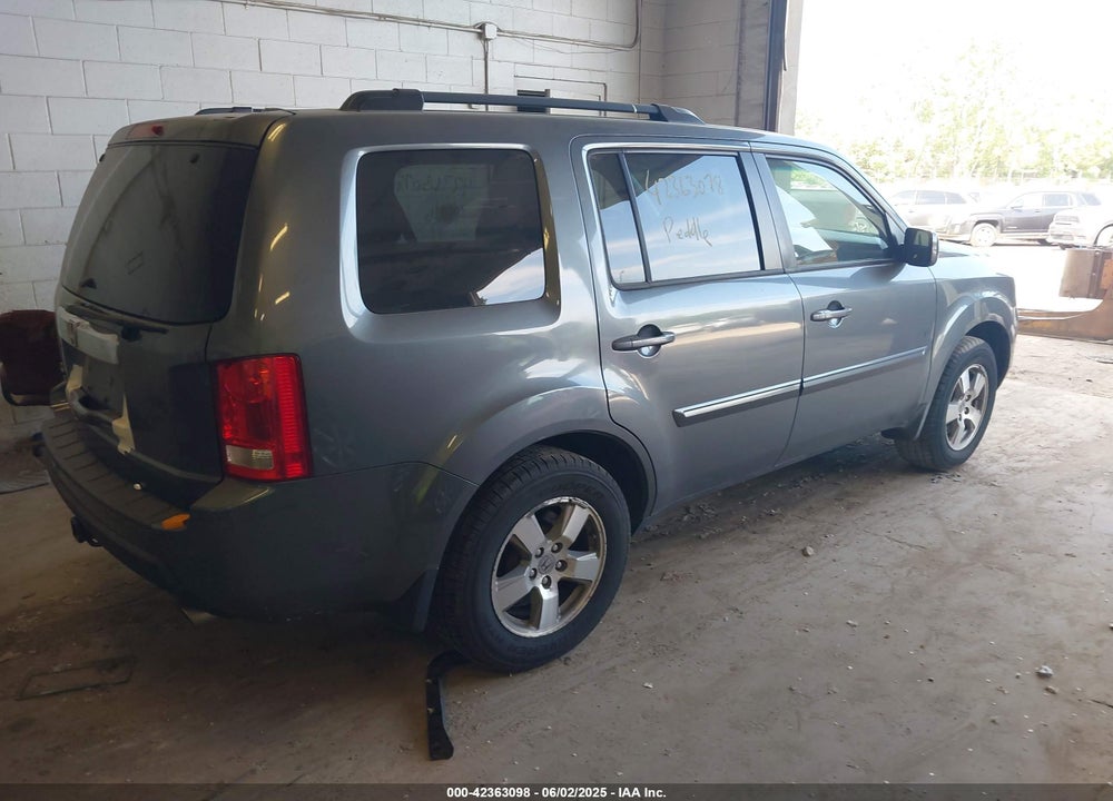 2010 HONDA PILOT EX VIN: 5FNYF4H41AB017232