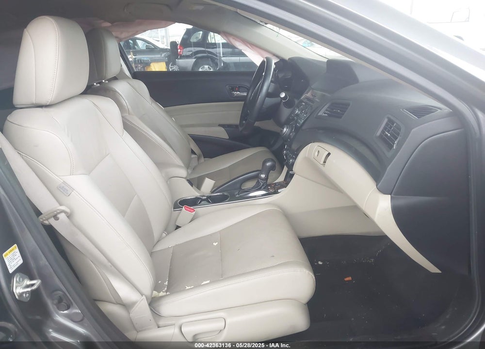 2013 ACURA ILX 2.0L VIN: 19VDE1F74DE015829