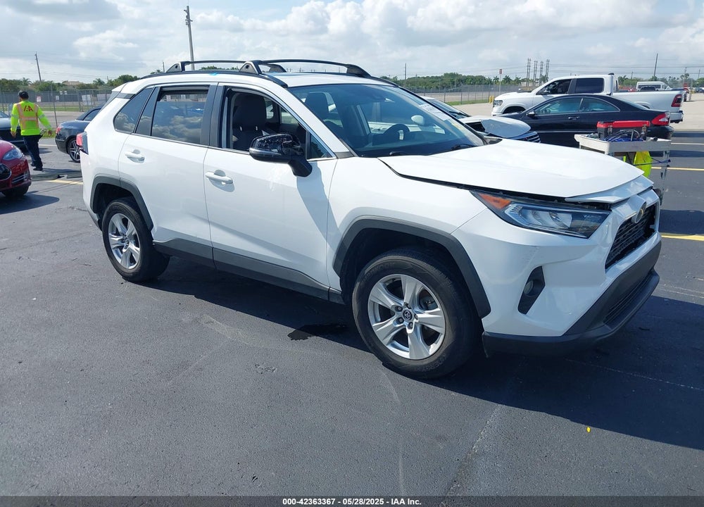 2020 TOYOTA RAV4 XLE VIN: 2T3W1RFV1LW064983