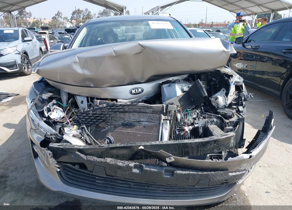 2016 KIA OPTIMA VIN: 5XXGT4L1XGG066923