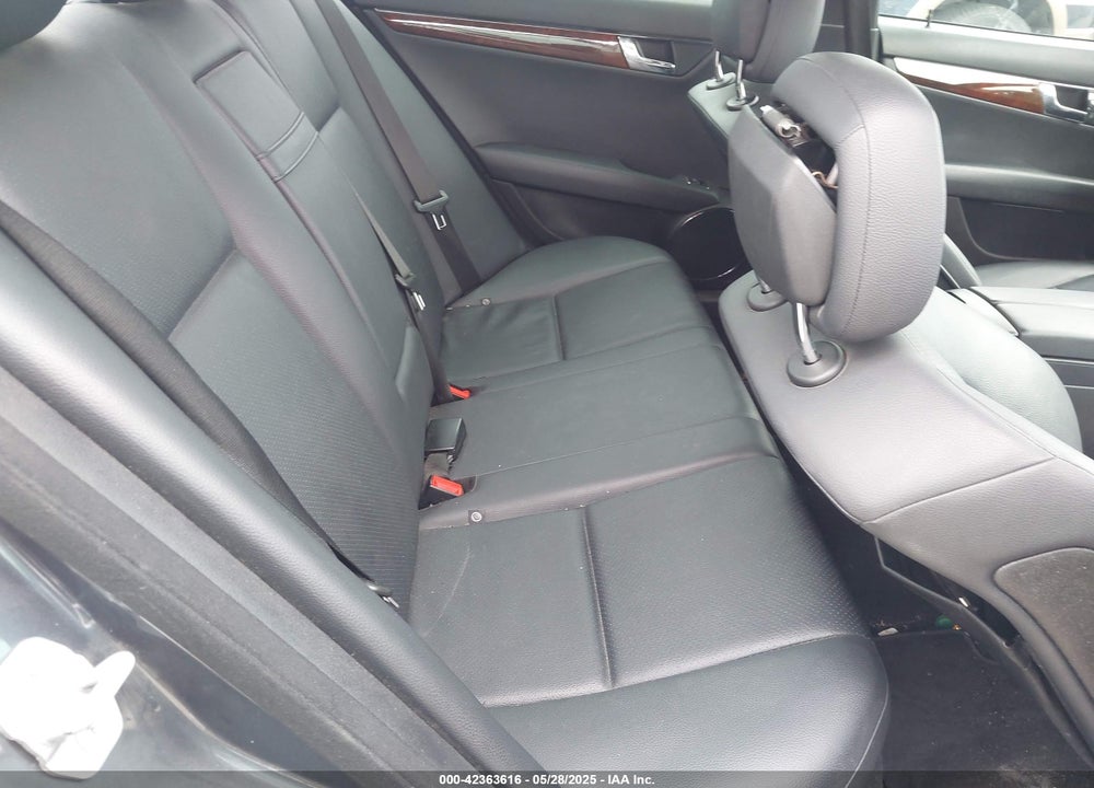 2009 MERCEDES-BENZ C 300 LUXURY/SPORT VIN: WDDGF54X89R041489