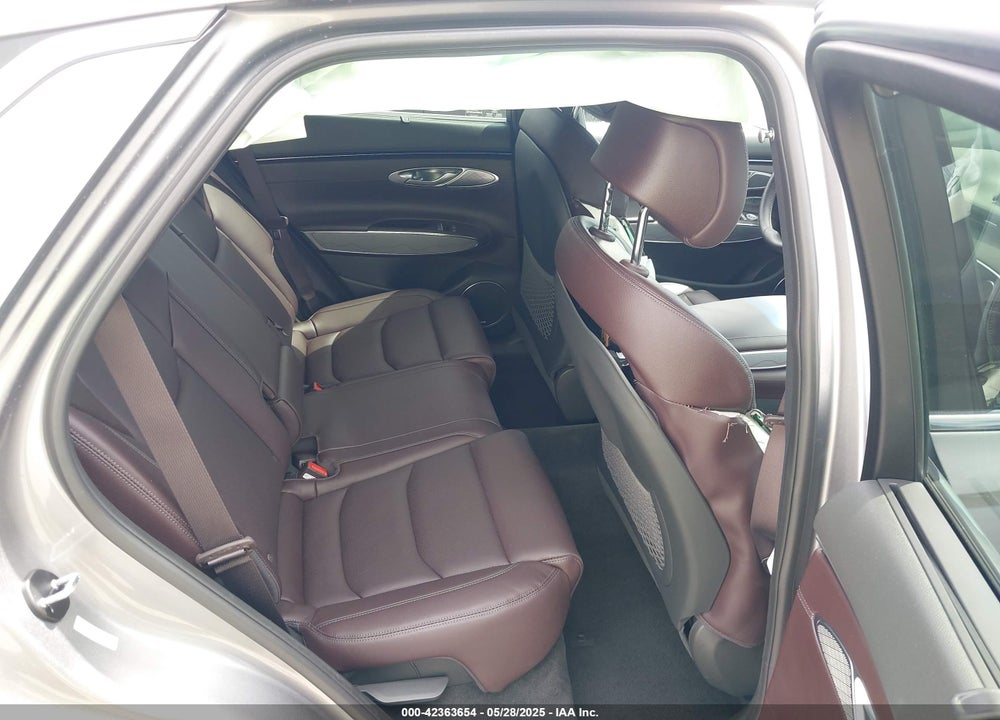 2022 GENESIS GV70 VIN: KMUMADTB7NU066965