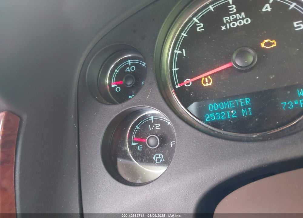 2011 CHEVROLET TAHOE LS VIN: 1GNSCAE00BR343816