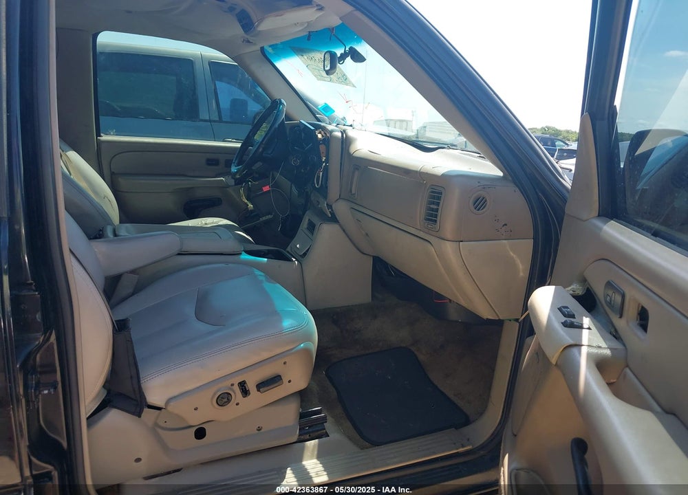 2002 CHEVROLET SUBURBAN 1500 LT VIN: 1GNEC16Z92J137371