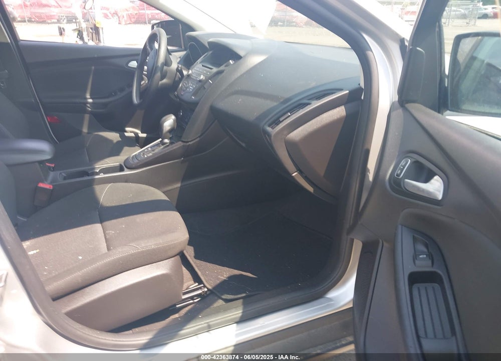2017 FORD FOCUS SE VIN: 1FADP3K27HL258979