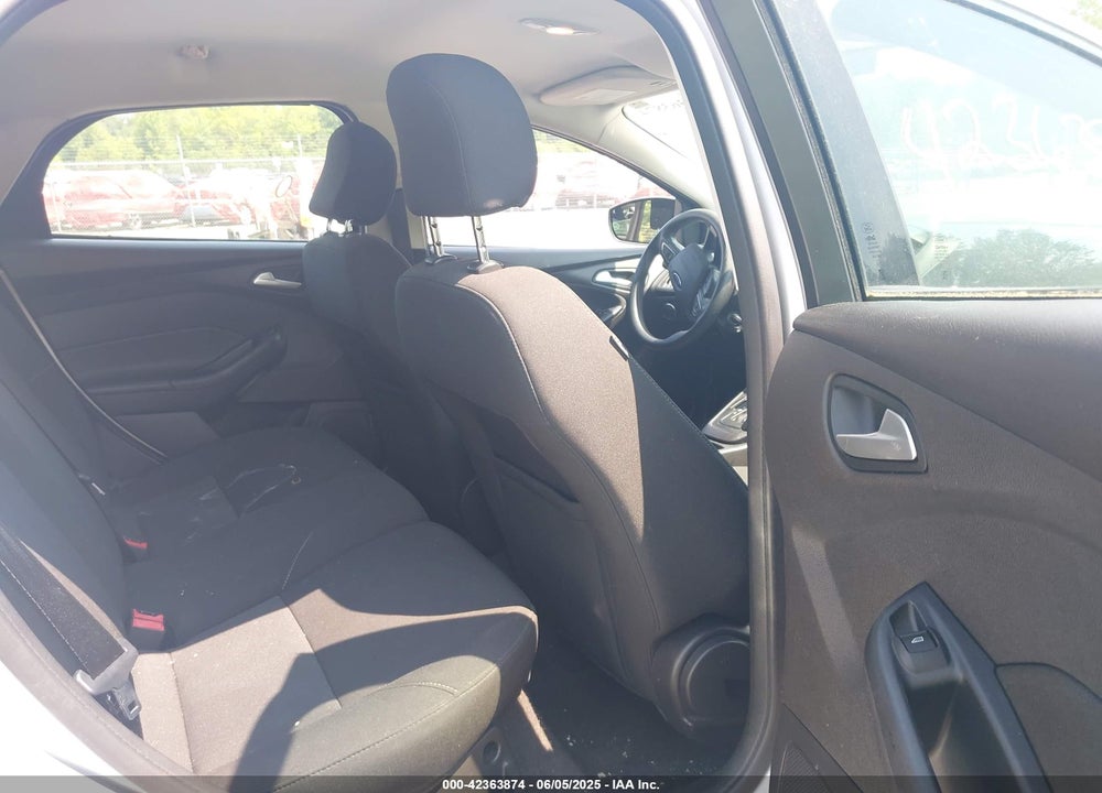 2017 FORD FOCUS SE VIN: 1FADP3K27HL258979