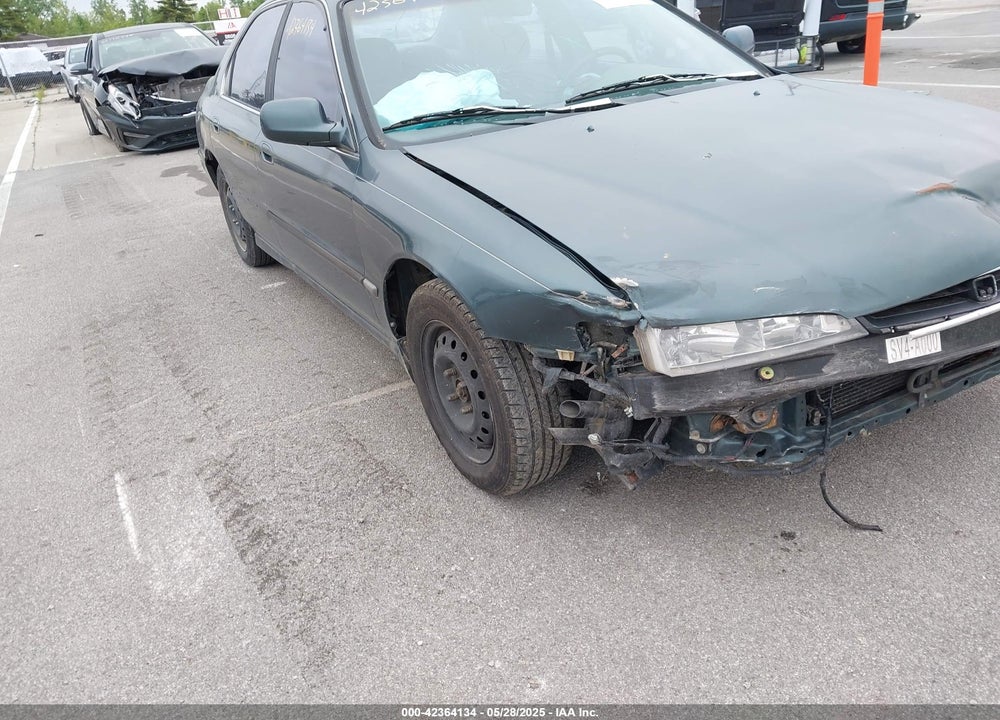1996 HONDA ACCORD LX/EX VIN: 1HGCD5635TA144711
