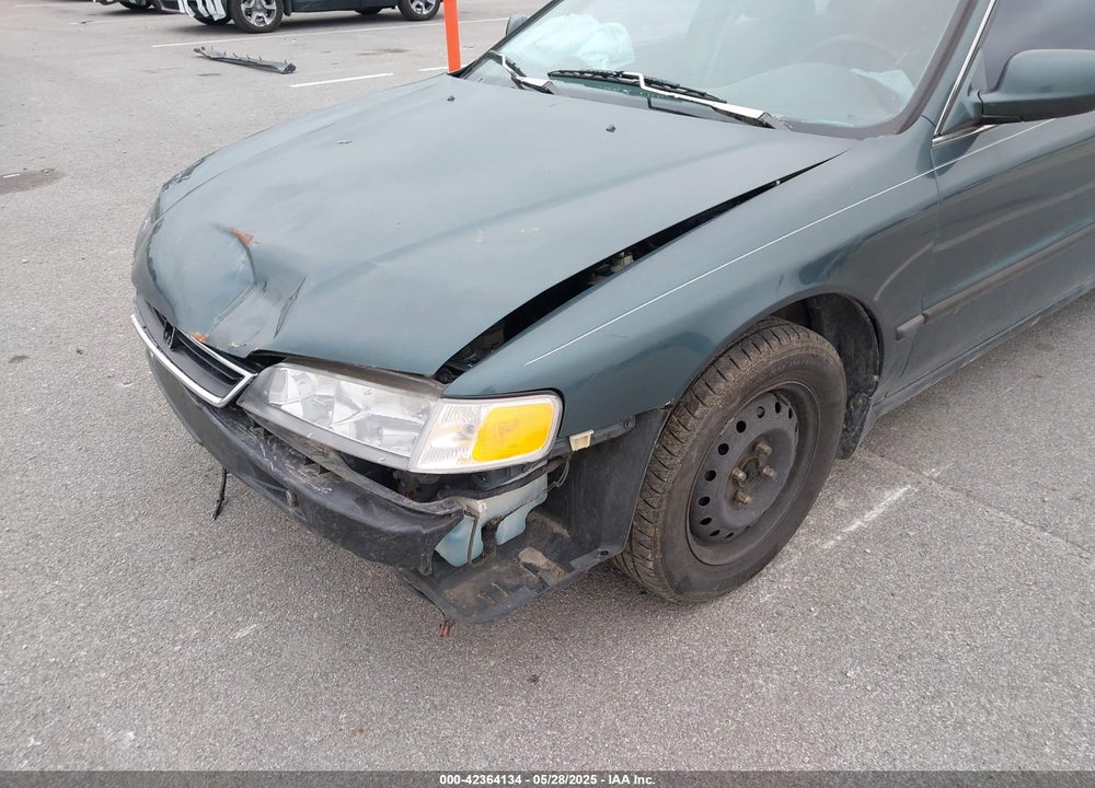 1996 HONDA ACCORD LX/EX VIN: 1HGCD5635TA144711