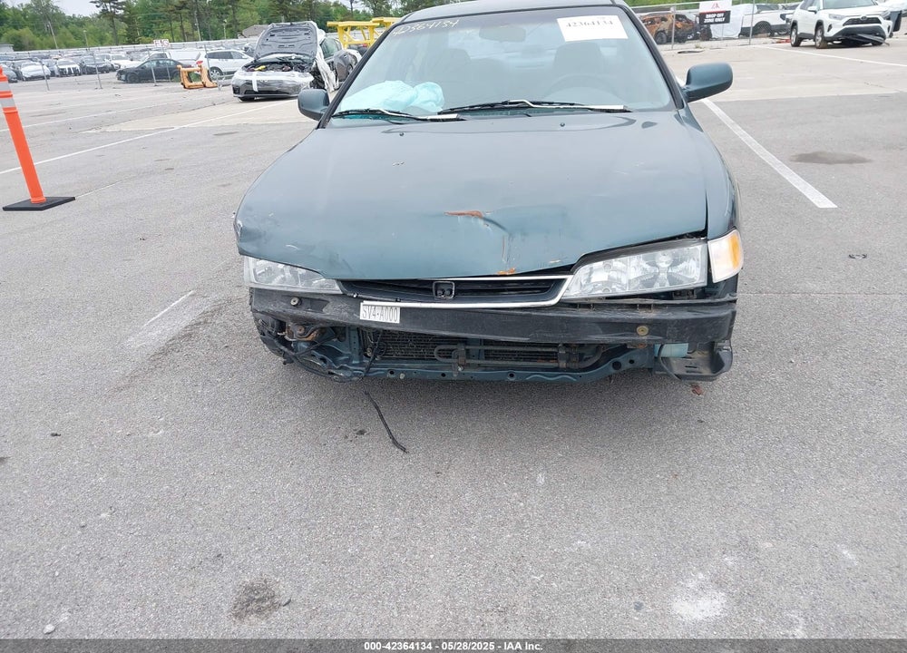 1996 HONDA ACCORD LX/EX VIN: 1HGCD5635TA144711