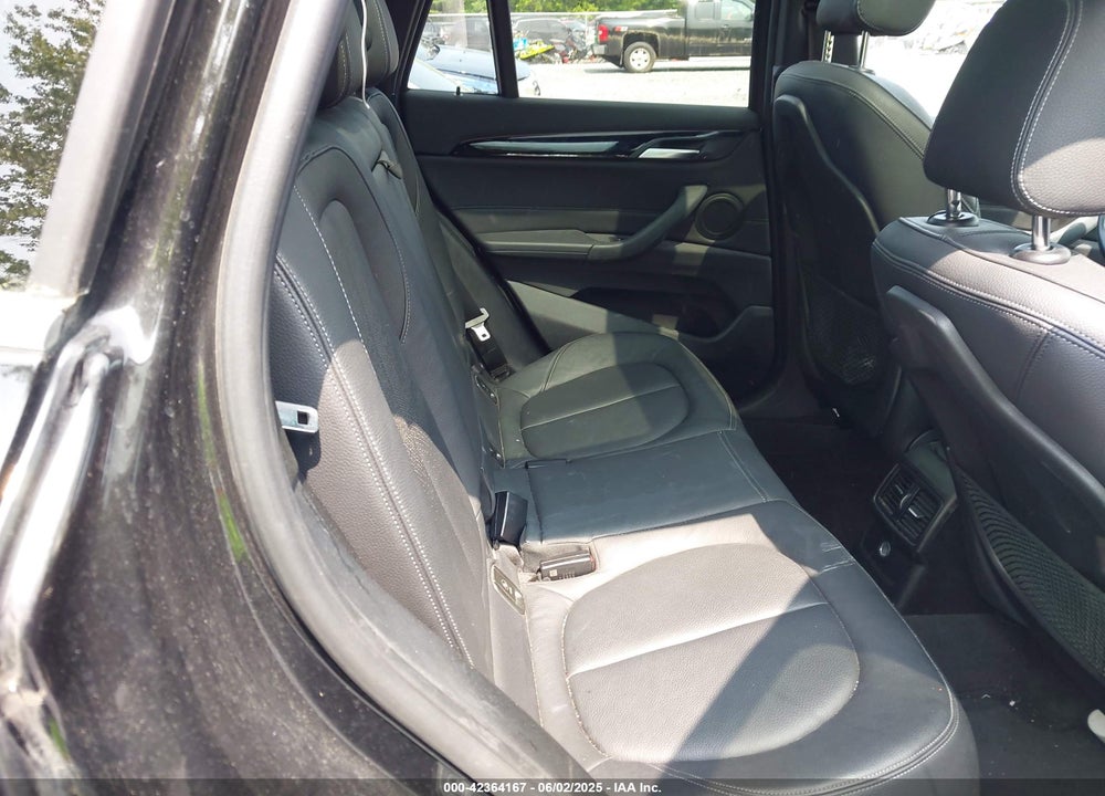 2018 BMW X1 VIN: WBXHT3C32J5L31106