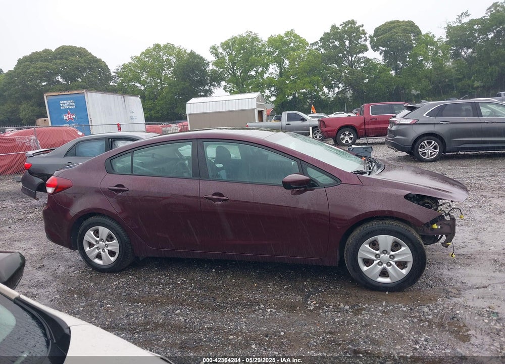 2017 KIA FORTE VIN: 3KPFK4A73HE014338