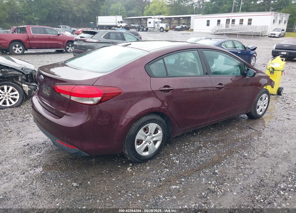 2017 KIA FORTE VIN: 3KPFK4A73HE014338