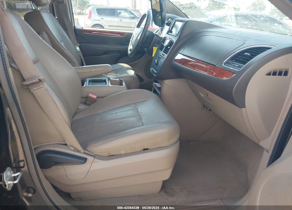 2016 CHRYSLER TOWN & COUNTRY VIN: 2C4RC1BGXGR230272
