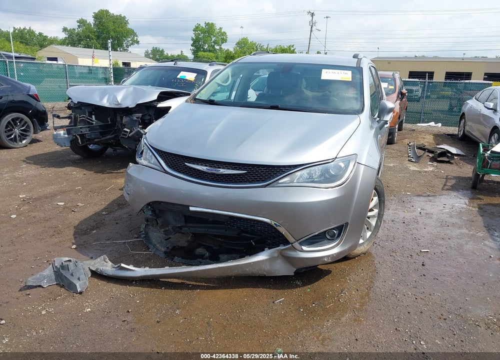 2019 CHRYSLER PACIFICA TOURING L VIN: 2C4RC1BG1KR548192