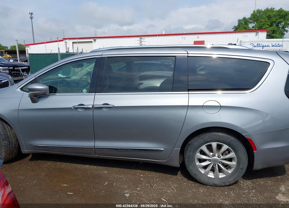 2019 CHRYSLER PACIFICA TOURING L VIN: 2C4RC1BG1KR548192